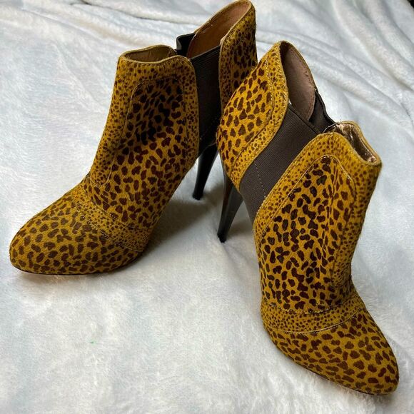 BCBGeneration women’s fur booties. Size 8 - Picture 1 of 6